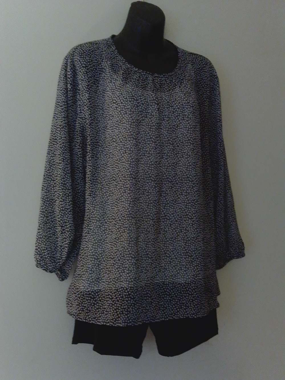 Womens Black and White Star Patterned Long Sleeve Blouse